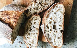 Pains et viennoiseries bio au levain naturel disponibles à l’épicerie sur commande ! 