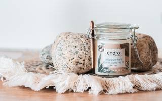 L’accessoire indispensable de l’été : le déodorant naturel solide.