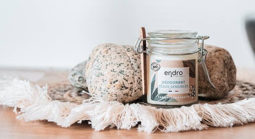 L’accessoire indispensable de l’été : le déodorant naturel solide.